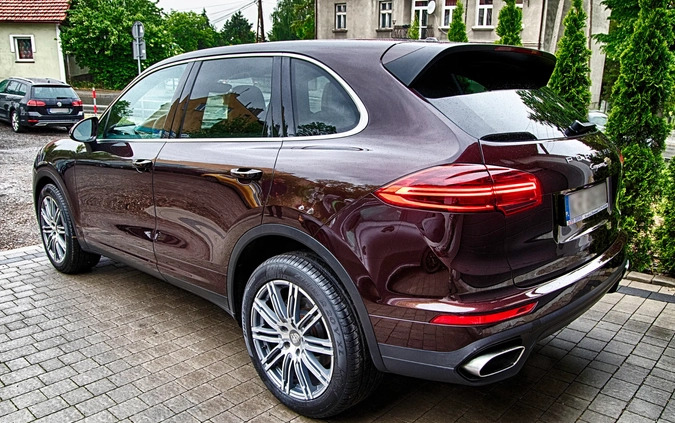 Porsche Cayenne cena 85000 przebieg: 440000, rok produkcji 2015 z Łeba małe 172